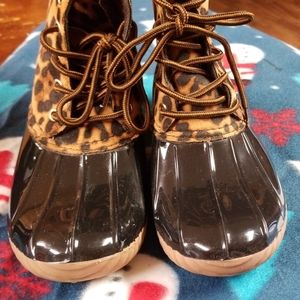 Leopard print rainboots